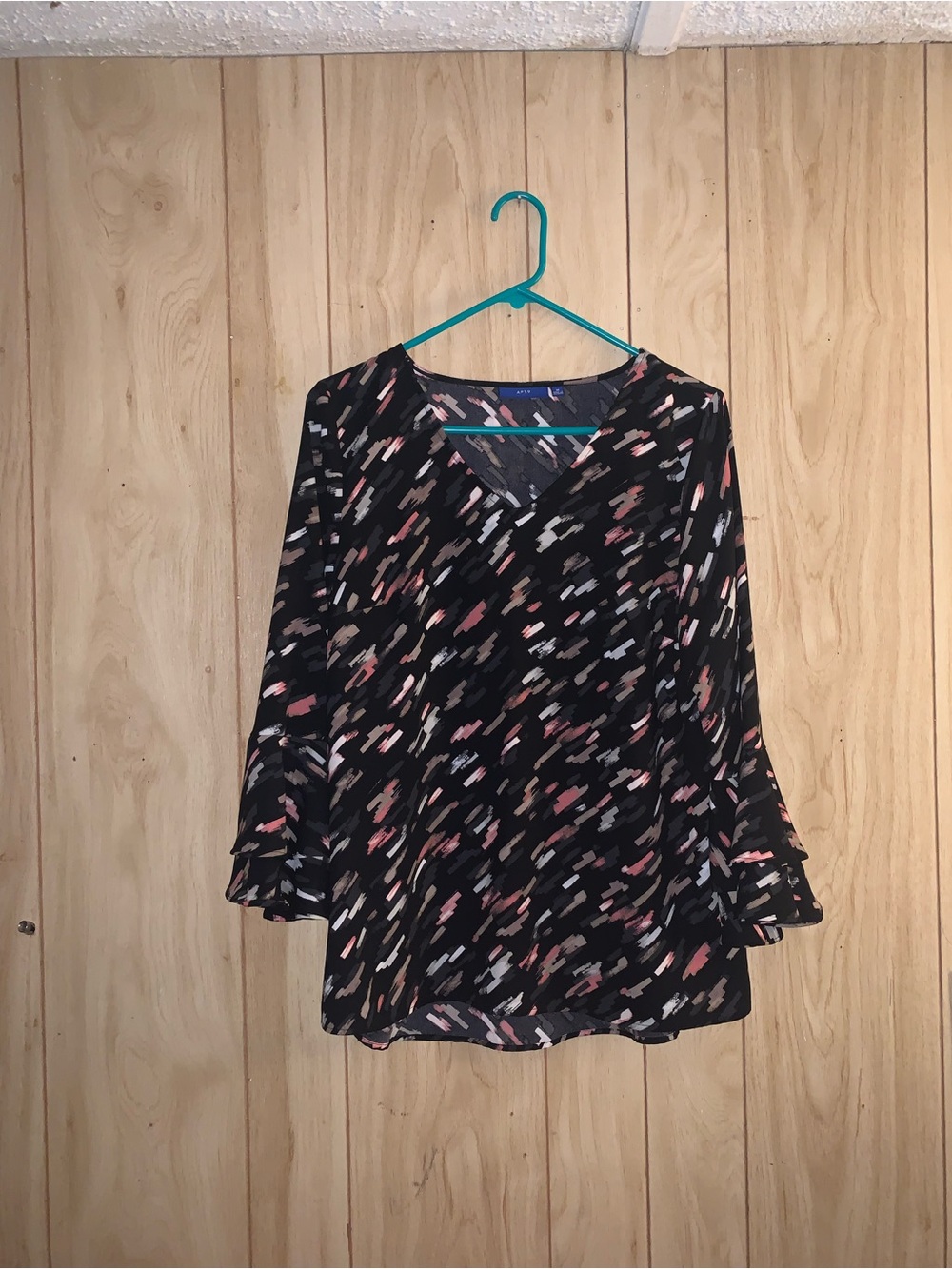 Apt. 9 Black V-Neck Blouse with Pink and Gray Abstract Print